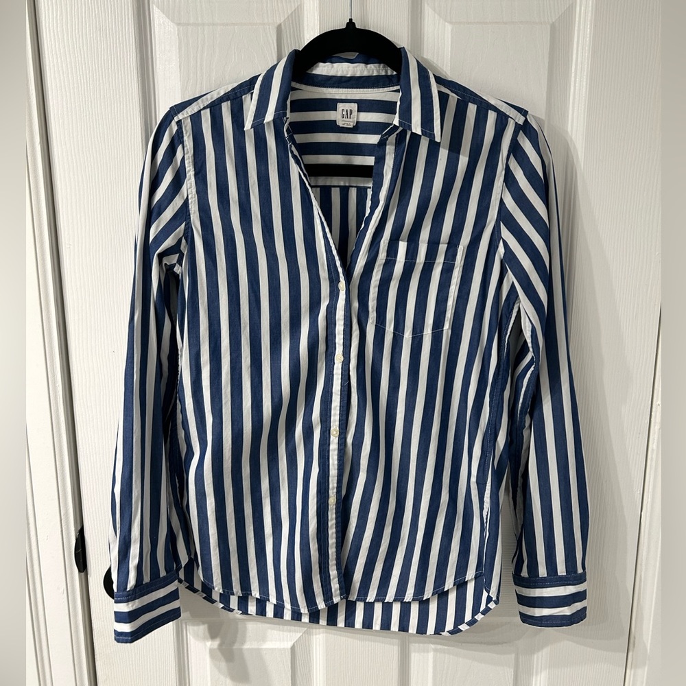 Gap Blue and White Fitted V-Neck Striped Button Down Shirt